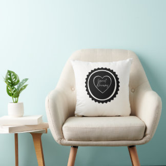Sweet Dreams Heart Badge Minimalist Monochrome Kissen