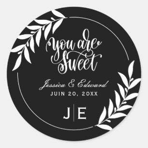 Sweet Elegant Leaf Simple Black and White Monogram Runder Aufkleber