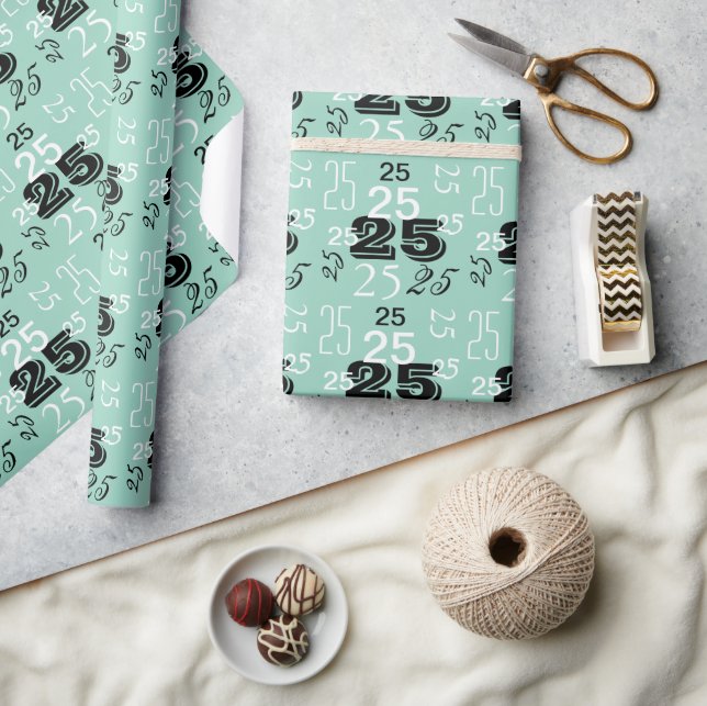 Sweet Mint Schwarz-weiße Zahlen Personalisiert Geschenkpapier (Kunsthandwerk)