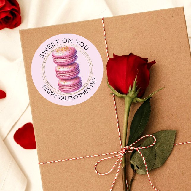 Sweet on You Happy Valentine's Day Macaron Runder Aufkleber (Sweet on You Valentine's Day sticker, but can be used for other events or baking packaging.)