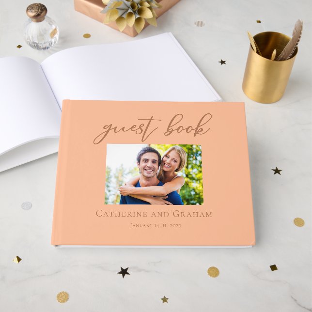 Sweet Peach Couple Foto Sommerhochzeit Gästebuch (Vorderseite Offen)