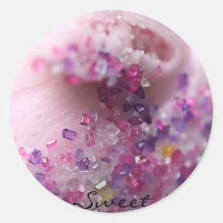 "Sweet" Pink mattierter Kuchen mit rosa Zucker Runder Aufkleber