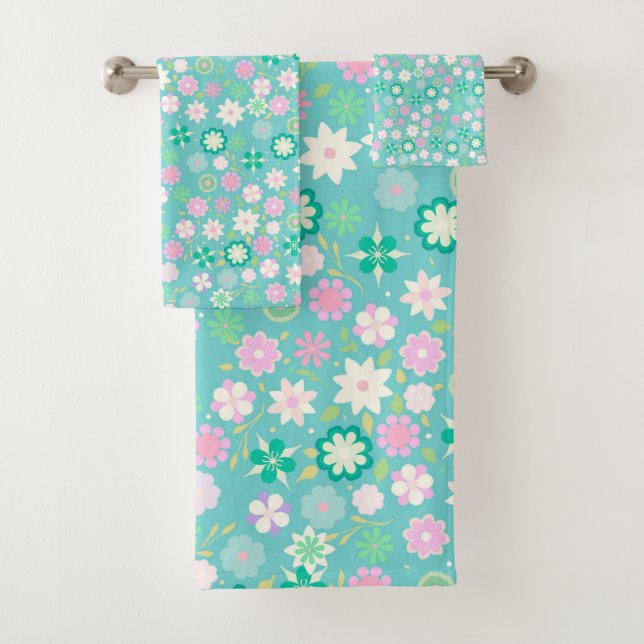 Sweet Pink White Aquamarin Ditsy Floral Pattern Badhandtuch Set (Insitu)