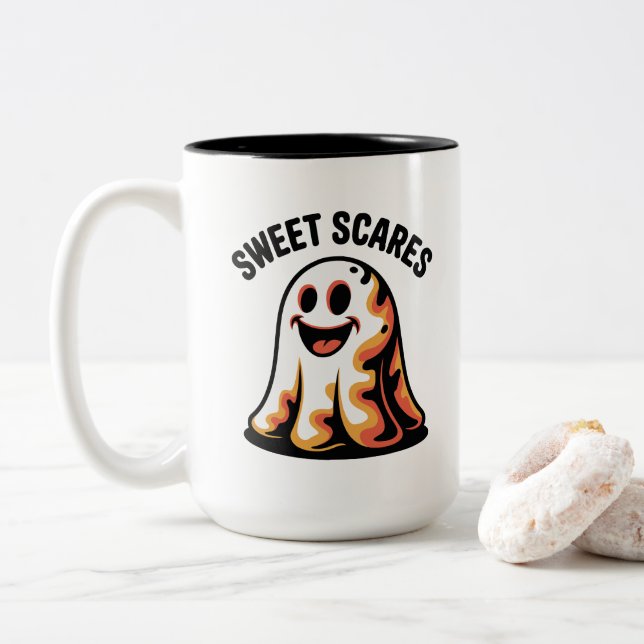 Sweet Scares Funny Ghost Halloween Tasse (Mit Donut)