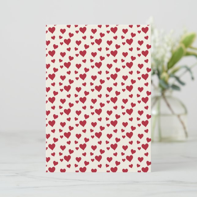 Sweet Scatter Hearts - Cream & Red Feiertagskarte (Stehend Vorderseite)