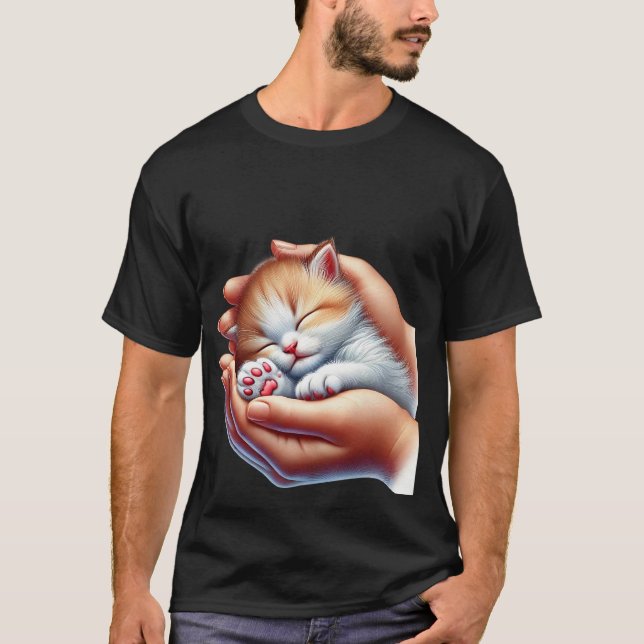 Sweet Sleeping Kitten in Hands Tiny Calico Cat  ✨ T-Shirt (Vorderseite)