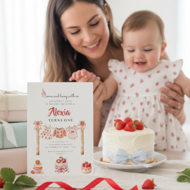 Sweet Strawberry First Birthday Outfit Clothesline Einladung (Von Creator hochgeladen)