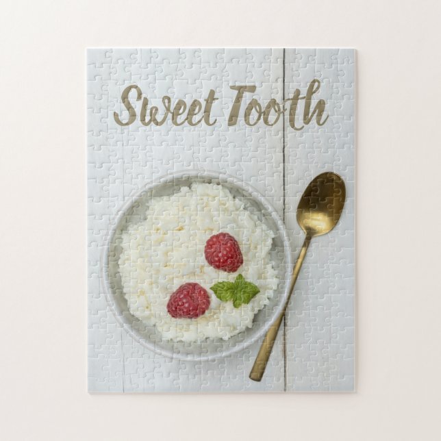 Sweet Tooth Reis Pudding mit Himbeeren Nachtisch (Vertikal)