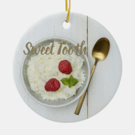 Sweet Tooth Reis Pudding mit Himbeeren Nachtisch Keramik Ornament