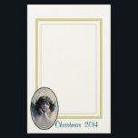 Sweet Vintag Angel Christmas Briefpapier<br><div class="desc">Schönes Vintages Design eines süßen Weihnachtsengels mit weichen weißen Flügeln und rosigen Wangen,  die ihr Gesicht in den Händen halten. Friedlich und freundlich aussehen. Der Hintergrund ist mit weichen ätherischen Wolken gefüllt. Text sagt Weihnachten 2014 und Sie können anpassen / personalisieren / löschen Sie den Text,  wie Sie möchten.</div>