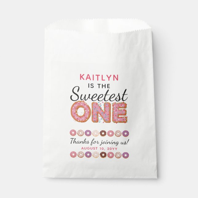 SWEETEST ONE Pink Iced Donuts Baby First Birthday Geschenktütchen (Vorderseite)