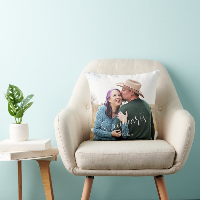 Sweethearts Liebe Elegantes Script Foto Name Kissen (Stuhl )