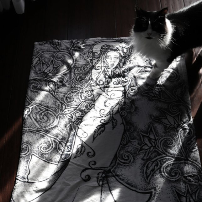 Swept up Ink Goddess Pagan Art Fleecedecke (Von Creator hochgeladen)