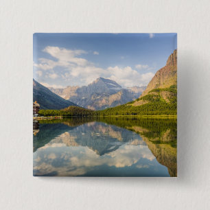 Swiftcurrent Lake mit Many Glacier Hotel und Button