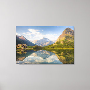Swiftcurrent Lake mit Many Glacier Hotel und Leinwanddruck