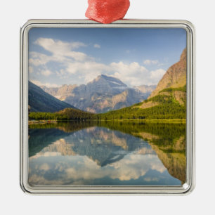 Swiftcurrent Lake mit Many Glacier Hotel und Ornament Aus Metall