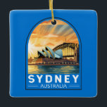 Sydney Australia Reisen Art Vintag Keramikornament<br><div class="desc">Sydney Retro Vektor Reise Design. Sydney, die Hauptstadt von New South Wales und eine der größten Städte Australiens, ist bekannt für seine Hafenpromenade Sydney Opera House, mit einem unverwechselbaren Segeldesign.</div>