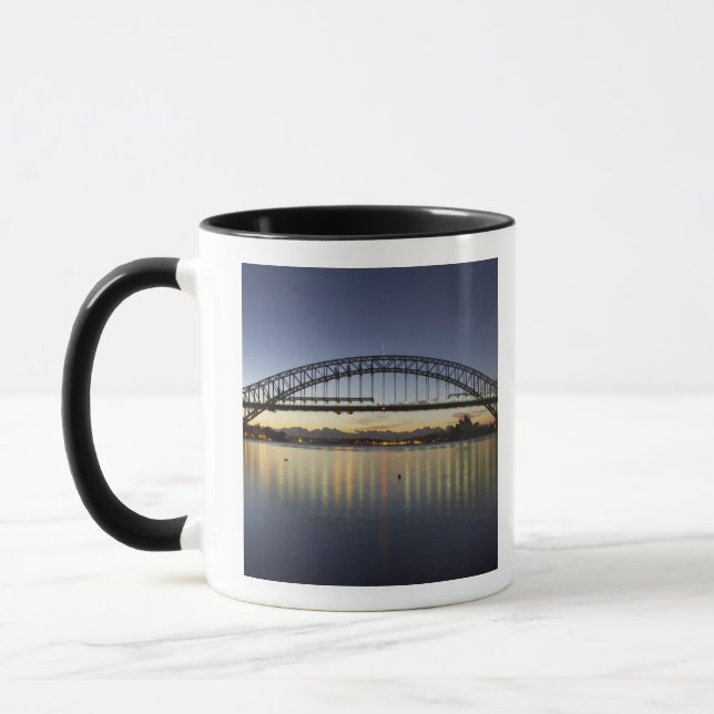 Sydney-Hafen-Brücke und Sydney-Opernhaus an Tasse (Links)