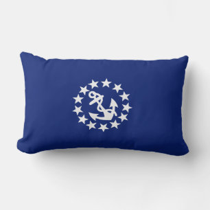 Symbol für die Ankerstähle der Yacht auf blau Lendenkissen