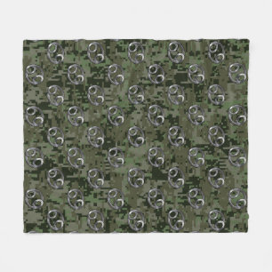 Symbol für Krebs auf der grünen digitalen Camoufla Fleecedecke