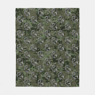 Symbol für Krebs auf der grünen digitalen Camoufla Fleecedecke