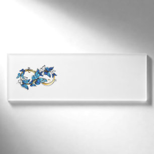 Symbol Unendlichkeit von blauen Morpho-Schmetterli Namenschild