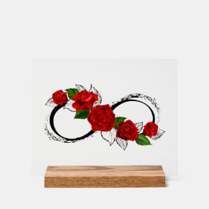 Symbole d'infini avec roses rouges