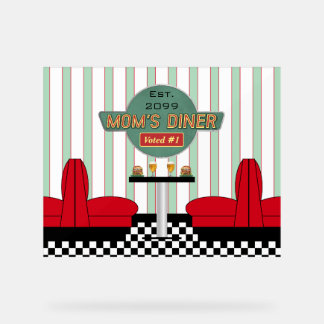 Symbole rétro de maman avec hamburgers & bières ac