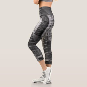 Symmetrie in Schwarz/Weiß Capri Leggings