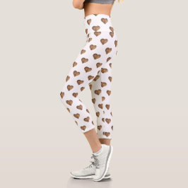 Symmetrische große rustikale braune Holzherzen Capri Leggings