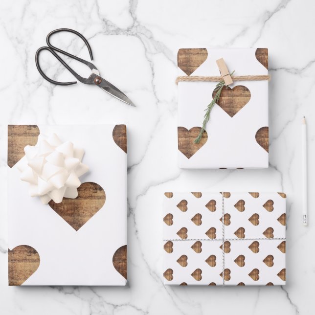 Symmetrische große rustikale braune Holzherzen Geschenkpapier Set (Vorderseite)