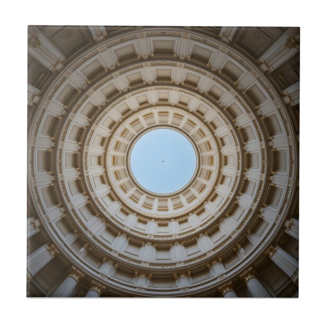 Symmetrische Worm-Augen-Ansicht eines großen Doms Fliese (Vorderseite)