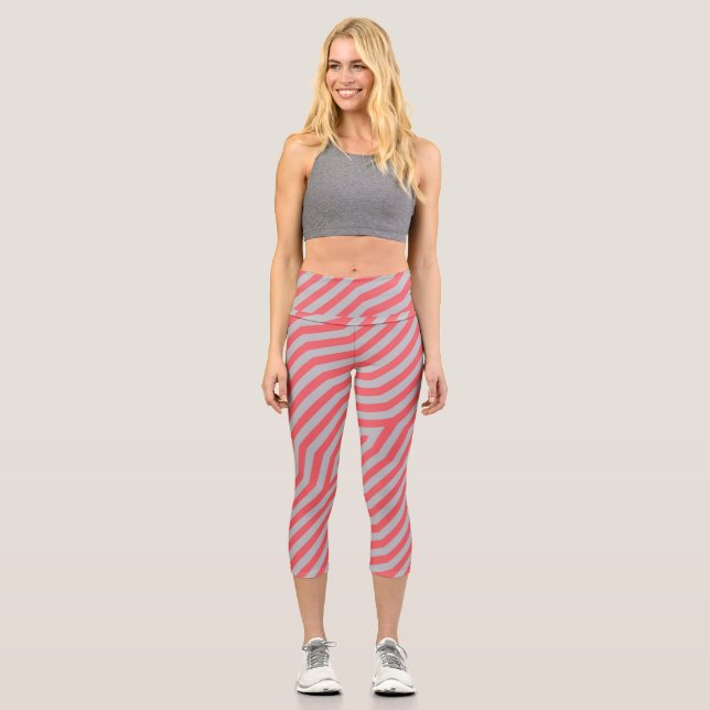 Symmetrischer diagonaler Streifen Hintergrund 5 Capri Leggings (Vorderseite)