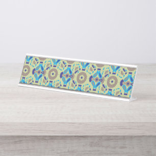 symmetrisches Textildesign mit blau und oder Schreibtischnamensplakette