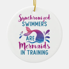 Synchronschwimmer sind Meerjungfrauen im Training Keramik Ornament