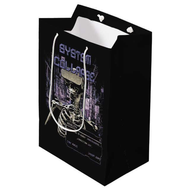 Systemkollaps - Techno-Dystopian Streetwear Mittlere Geschenktüte (Vorderseite Schrägansicht)