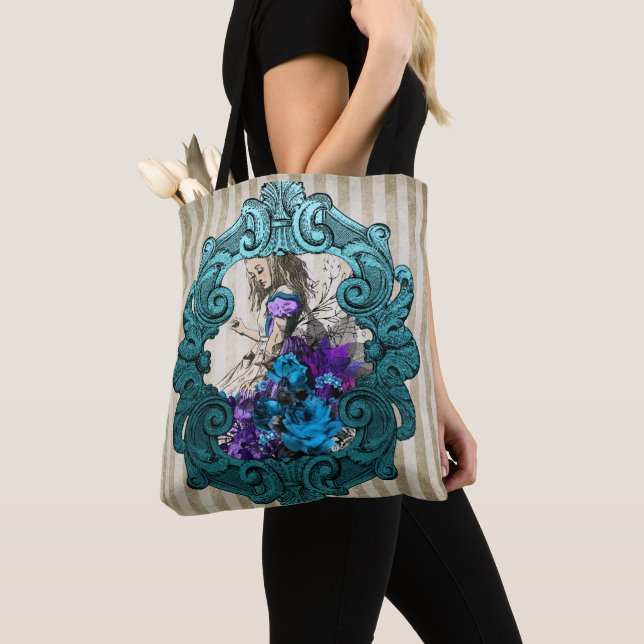Szenen aus "Alice im Wunderland" Tote Bag Tasche (Von Nahem)