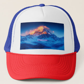 T1MELESS Snow Mountain Nightcap Bold design Truckerkappe