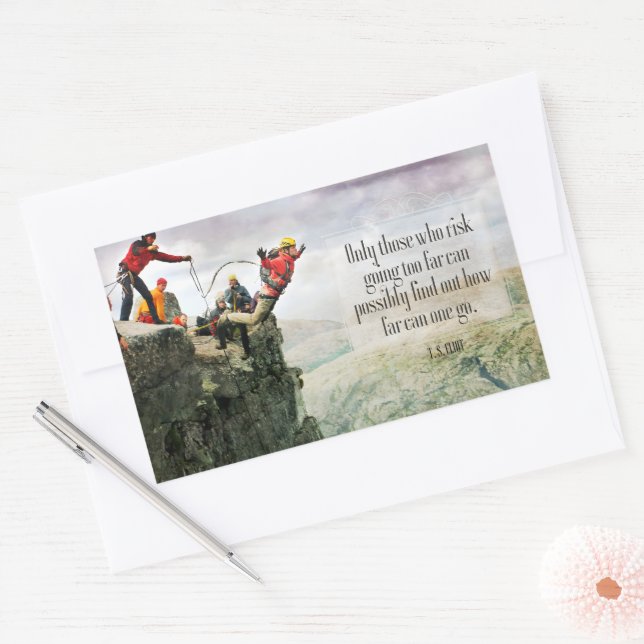 T.S. Eliot inspirierendes Zitat "Wie weit? Rechteckiger Aufkleber (Umschlag)