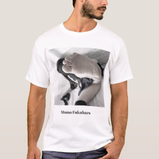 T-SHIRT 足裏を見せる女子高生