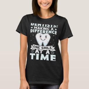 T-shirt 0 Dentistes Faisant Une Différence Un Sourire À La