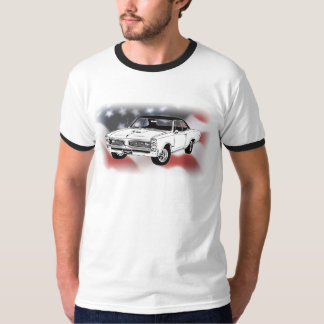 T-shirt 1966 GTO au-dessus de drapeau des Etats-Unis