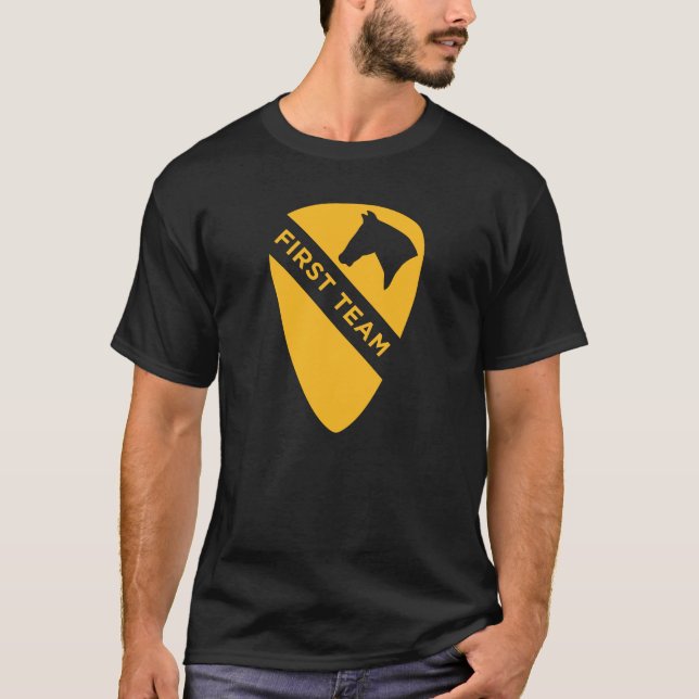 T-shirt 1re division de cavalerie - Premier patch d'équipe (Devant)