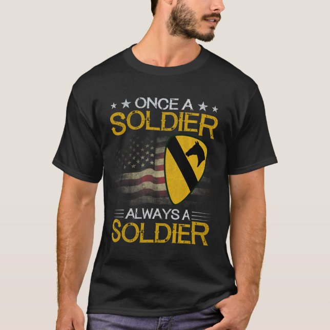 T-shirt 1re division de cavalerie Vétéran toujours un sold (Devant)
