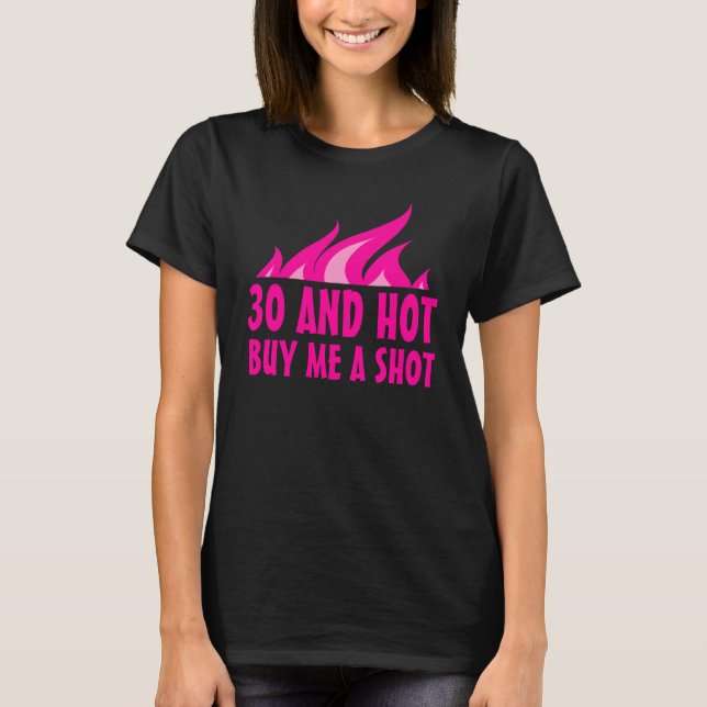 T-shirt 30 et chauds m'achètent une chemise d'anniversaire (Devant)
