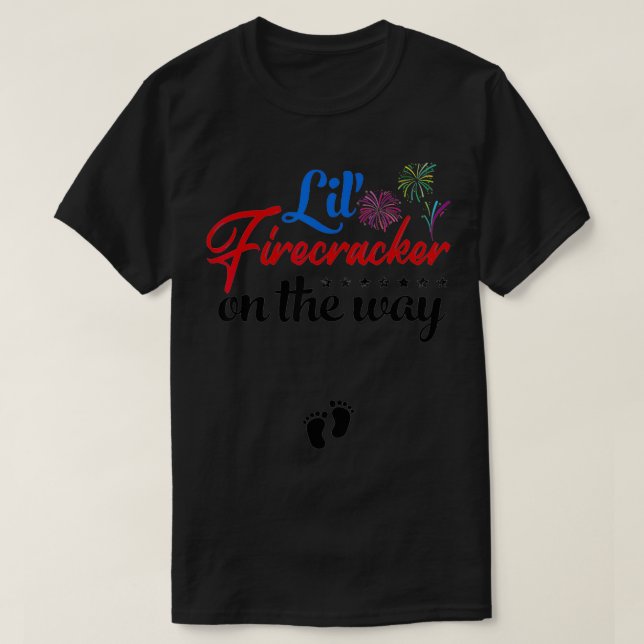 T-shirt 4th Of July Pregnancy Lil' Firecracker On The Way  (Design devant)