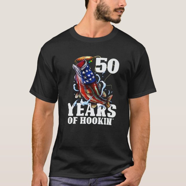 T-shirt 50 Ans De Pêche De La Basse Américaine De Hookin'  (Devant)