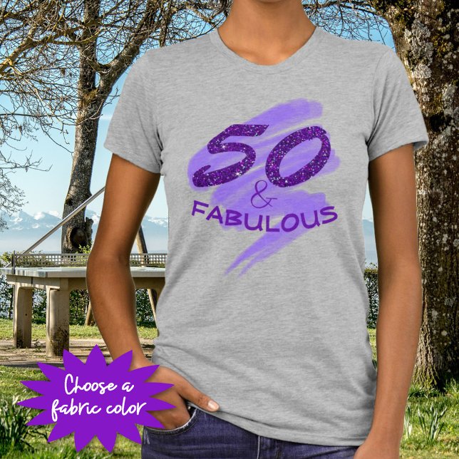 T-shirt 50 et FABULOUS Anniversaire Typographie de Parties (Faux purple glitter 50 & FABULOUS tee shirt for you or as a gift. )