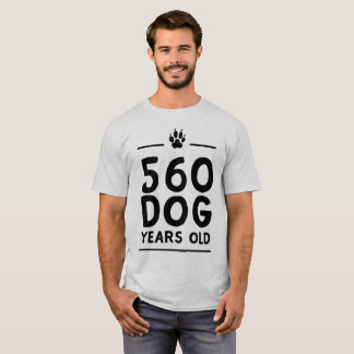 T-shirt 560 années de chien de vieux