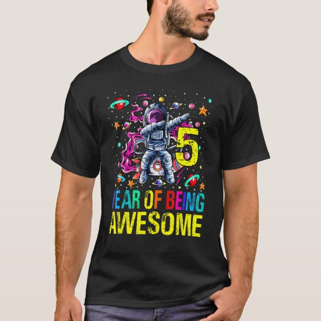 T-shirt 5 Anniversaire Année D'Être Un Astronaute Impressi (Devant)